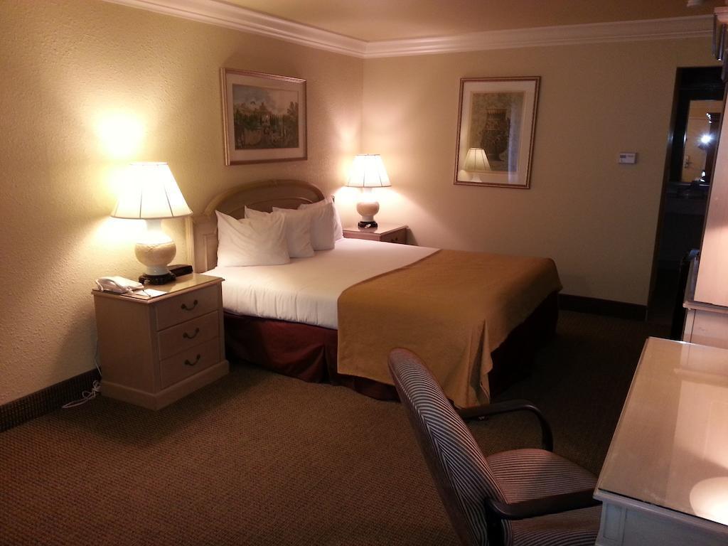 Quality Inn & Suites Vacaville Kültér fotó